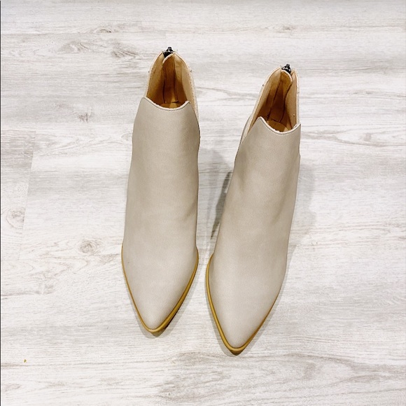 SALE‼️ NEW Light Gray Pointed Ankle Heeled Booties Boots - Picture 3 of 4